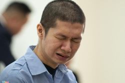 Bị cáo quỳ lạy, xin lỗi vì giết con gái 3 tuổi