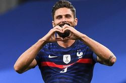 Giroud bám sát kỷ lục ghi bàn của Henry