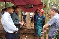 Nỗ lực tìm kiếm người mất tích dưới hang sâu ở Cao Bằng