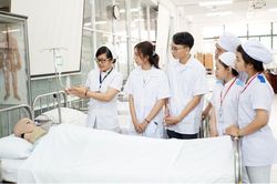 Học phí trường đại học tăng kịch trần: Muốn học Y Dược phải có 1 tỷ đồng!