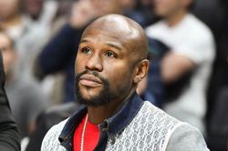 Tay đấm huyền thoại Mayweather tái xuất trên sàn đấu MMA?