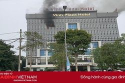 Khách sạn Vinh Plaza ở Nghệ An cháy lớn