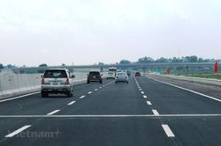 Thu phí cao tốc Nhà nước đầu tư: Có thêm tiền để tái đầu tư đường