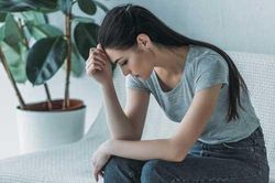 Mẹ chồng lên thành phố một tháng, lúc về bà mang theo đứa trẻ đỏ hỏn bắt vợ chồng tôi nhận làm con nuôi, khi chúng tôi từ chối bà buộc phải nói sự thật