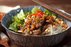 Bí quyết nấu bún bò Nam Bộ làm xiêu lòng người ăn