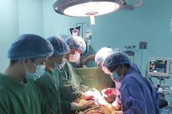 Cứu người đàn ông bị dao đâm thấu tim
