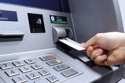 Cái kết 'đắng' cho người nhặt được thẻ ATM, lại còn đoán trúng cả mã số để rút được tiền