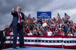 Vì sao phe Cộng hòa quyết sát cánh với ông Trump đến cùng?