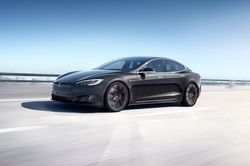 Mỹ nâng cấp cuộc điều tra đối với gần 159.000 xe Tesla