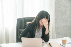 Đang yên đang lành, sếp bỗng gọi tôi vào rồi thông báo một tin động trời khiến tôi bật khóc nức nở chạy ra khỏi phòng