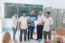 Nửa chữ cũng là thầy!