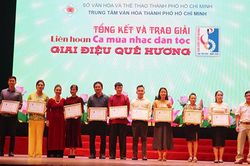 Trao 81 giải thưởng tại Liên hoan Ca múa nhạc dân tộc 'Giai điệu quê hương' TP.HCM năm 2020