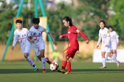 Bóng đá nữ trở lại đường đua