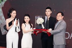 Tuyệt phẩm hoa sứ Minh Long được chọn làm hoa đăng quang dành cho tân Hoa Hậu Việt Nam 2020