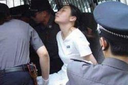Bị xử bắn vì giết bạn trai, nữ tử tù xinh đẹp vẫn 'bật quan tài' sống dậy