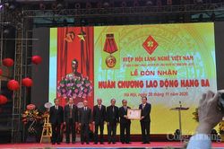Hiệp hội Làng nghề Việt Nam đón nhận Huân chương Lao động hạng Ba