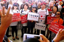 Người Mỹ gốc Hoa tìm mọi cách ủng hộ ông Trump kiểm lại phiếu