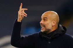 Guardiola và Mourinho 'khẩu chiến' dữ dội vì Raheem Sterling