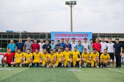 Văn Quyến cùng dàn sao tuyển Việt Nam đá bóng gây quỹ 'xây cầu vượt lũ' tại Nghệ An