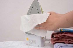 Mẹo vệ sinh bàn ủi sạch và an toàn