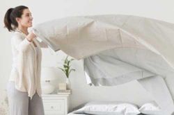 Tác hại của việc gấp chăn ngay sau khi ngủ dậy, đọc xong nhiều người chắc chắn 'mừng thầm'