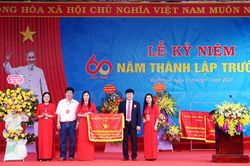 Đón nhận Cờ thi đua của UBND tỉnh và kỷ niệm Ngày truyền thống