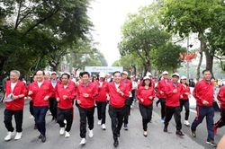 Bộ trưởng Nguyễn Ngọc Thiện tham gia chạy bộ khởi động SEA Games 31