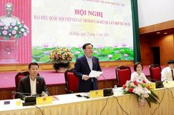 Bí thư Thành ủy Hà Nội Vương Đình Huệ tiếp xúc cử tri quận Hà Đông