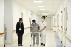 Điều trị thành công cho bệnh nhân xoay 2 chân ra ngoài