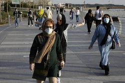 Iran ra gói hỗ trợ người dân sau khi áp đặt lệnh phong tỏa mới