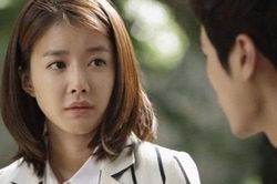 Chồng ngày nào cũng bắt tôi sau 10 rưỡi tối mới được vào phòng ngủ, tưởng anh trò chuyện với gian tình ai dè sự thật kinh hoàng hơn nhiều