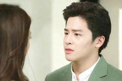 Vừa ly hôn, vợ sinh con giống hệt chồng cũ
