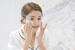 Để da không còn khô ráp, nứt nẻ trong mùa đông, hãy nhớ kỹ 7 thói quen