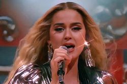 Nữ ca sĩ vừa có teaser cho bài hát mới này là Adele hay là Katy Perry ?