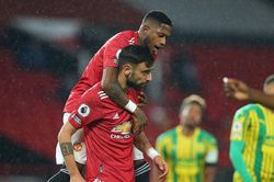 Kết quả Ngoại Hạng Anh: Bruno Fernandes ghi bàn, Man Utd đánh bại West Brom
