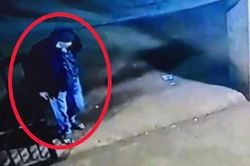 Truy tìm kẻ bịt mặt lao vào nhà dân đâm chết người ở Gia Lai