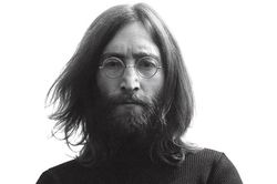 Album John Lennon ký tặng kẻ giết người được bán với giá khủng