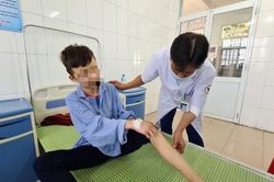 Tạm giữ chủ quán bánh xèo hành hạ bé trai làm thuê tại Bắc Ninh