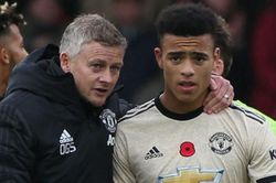 Solskjaer mong Greenwood tỉnh ngộ, rõ tương lai Ronaldo