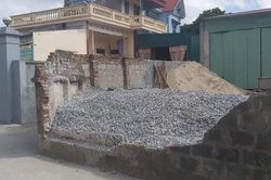 Thái Bình: Tường bao nhà dân đổ sập khiến nữ sinh lớp 6 tử vong