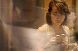 Liên tục mất tiền lúc nửa đêm, vợ lén lắp camera theo dõi mới biết 'kẻ trộm', song chân tướng đằng sau sự việc mới khiến cô 'chết đứng'