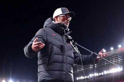Klopp 'van nài' BTC và nhà đài ngừng vắt kiệt sức cầu thủ