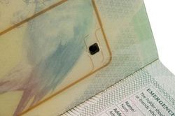 Quy trình thu thập vân tay để cấp hộ chiếu có gắn chíp điện tử