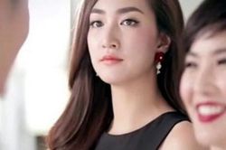 Dùng 'đòn gió' để ghen khiến ả bồ của chồng sợ khiếp vía, chồng thì tâm phục khẩu phục