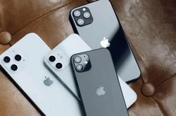 Nhận nhiệm vụ giao hàng nhưng shipper lấy luôn 14 chiếc iPhone 12, lại còn đem tặng bạn