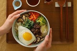 Cách làm cơm trộn thịt bò kiểu Hàn Quốc