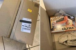 Đặt mua PlayStation 5, người dùng nhận được bao gạo