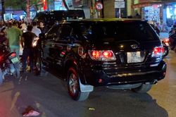 Xe Fortuner tông liên hoàn ở Hà Nội