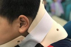 Học theo trò nhào lộn trên mạng, bé trai 10 tuổi phải nhập viên