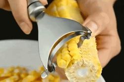 Dùng thử 3 dụng cụ tách hạt ngô đang hot trên mạng: Loại tưởng hay thì hóa dở, loại tưởng không ra gì lại hiệu quả bất ngờ
